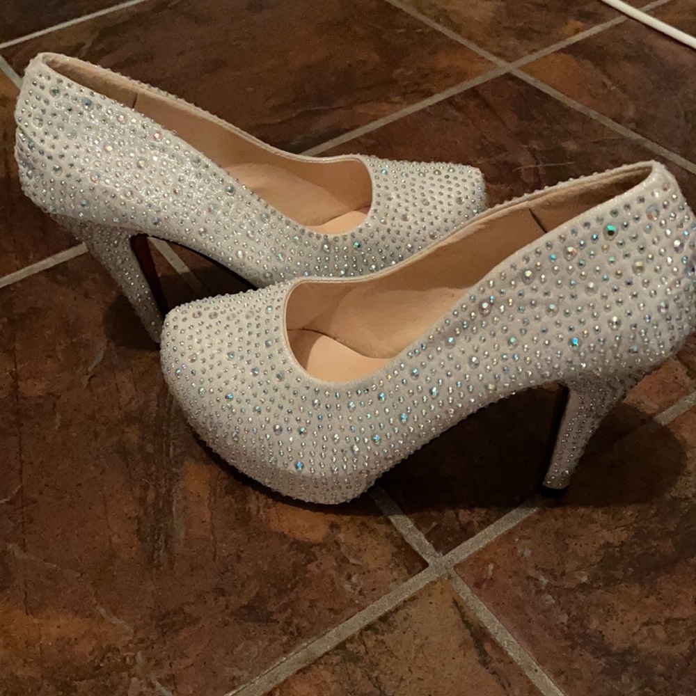 💥NWOT💥 rhinestone heels with optional straps